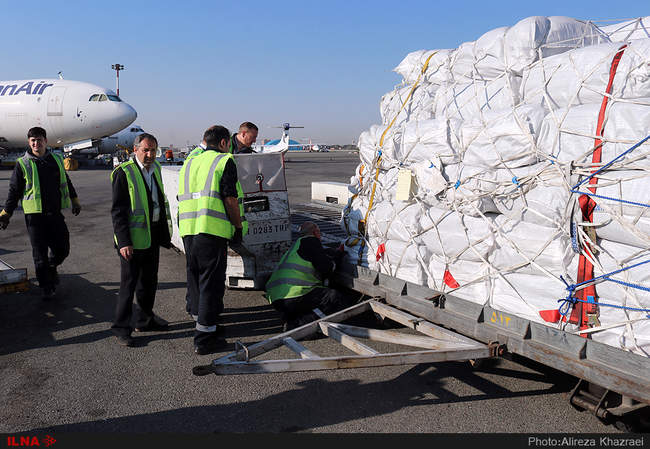 ارسال اولین محموله هوایی ستاد اجرایی فرمان امام(ره) برای سیل‌زدگان ا