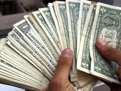 کشف بیش از 4 میلیون دلار تقلبی در ساوه / 8 نفر از اعضای باند سازمان‌یافته جعل و توزیع دلارهای تقلبی دستگیر شدند