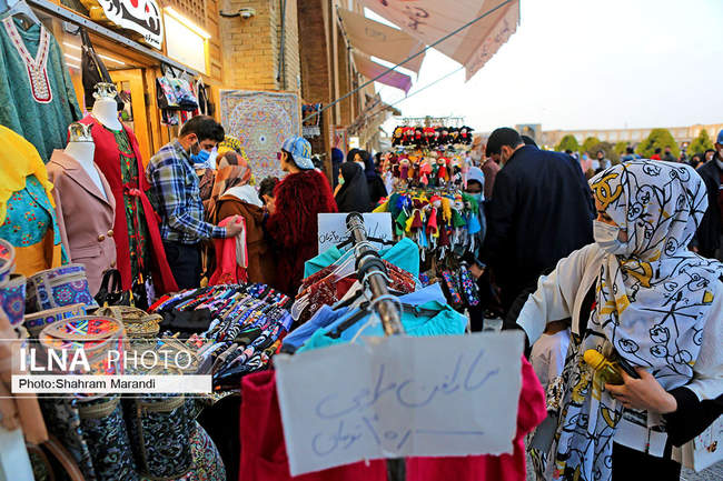 نقش جهان مملو از مسافران نوروزی