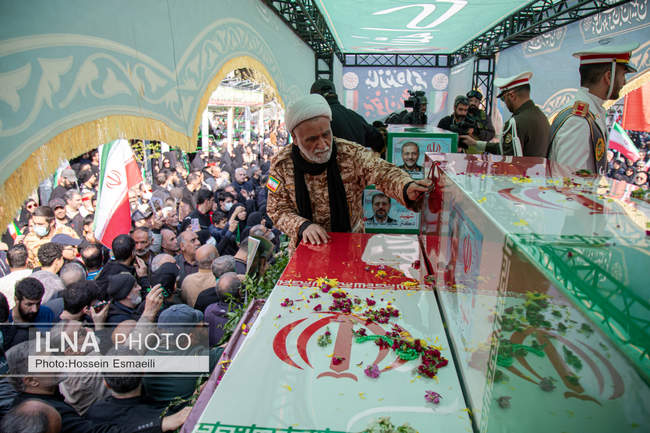 مراسم تشییع پیکر مطهر شهدای ناوشکن دنا / 2