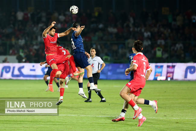 دیدار تیم های فوتبال پرسپوایس تهران و گل گهر سیرجان
