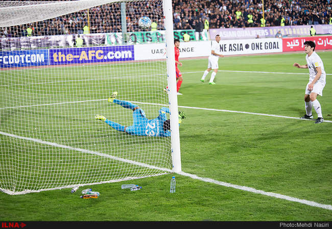 مسابقه فوتبال بین دوتیم ایران و کره جنوبی