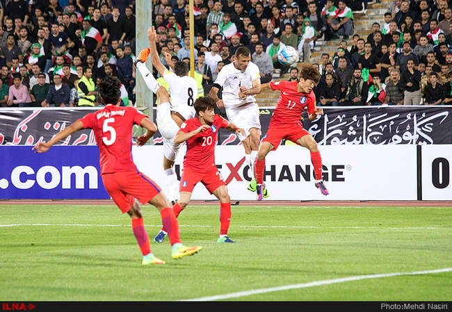 مسابقه فوتبال بین دوتیم ایران و کره جنوبی