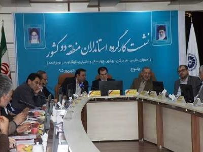 اختیارات استانداران افزایش می‌یابد 