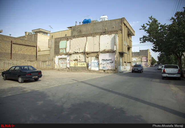 وضعیت نابسامان خانه های کلنگی شهرداری در خیابان فاطمی (دورشهر) قم