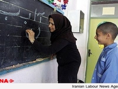 بدهی ۳۰۰ میلیاردی دولت به فرهنگیان / دو ماه حق مراقبت و تصحیح پرداخت نشده است