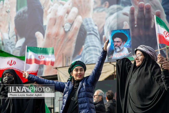 مراسم بیعت با سومین رهبر انقلاب اسلامی در تهران /1