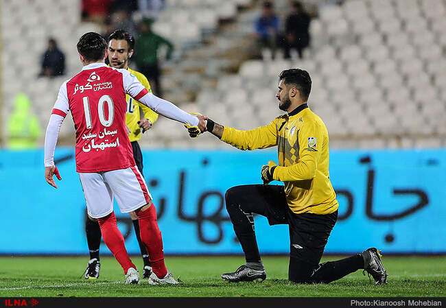 دیدار تیم های فوتبال پرسپولیس تهران و استقلال خوزستان