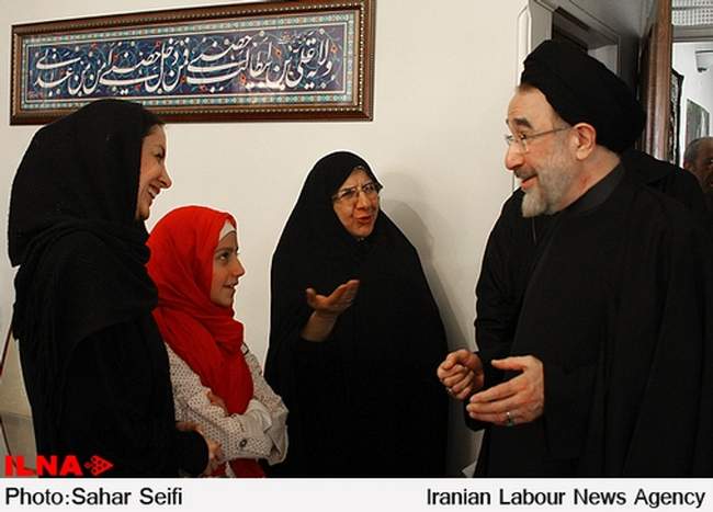 حضور سیدمحمد خاتمی در جمع خانواده شهید تندگویان