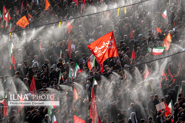 اقامه نماز بر پیکر رهبر شهید انقلاب در مصلای تهران/ 8