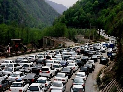 ترافیک سنگین در کندوان، هراز و سوادکوه/ لغزندگی جاده‌ها