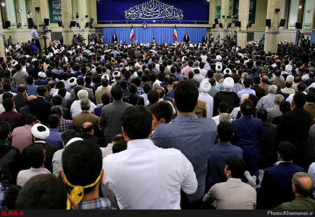 دیدار شرکت‌کنندگان در مسابقات بین‌المللى قرآن کریم‌ بارهبر انقلاب اسلامی 