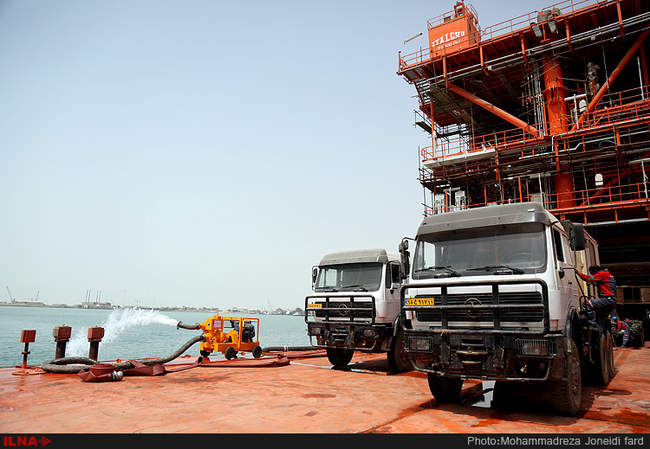 بازدید خبرنگاران از عملیات بارگیری سکوی B 18 پارس جنوبی توسط مجتمع ISOICO