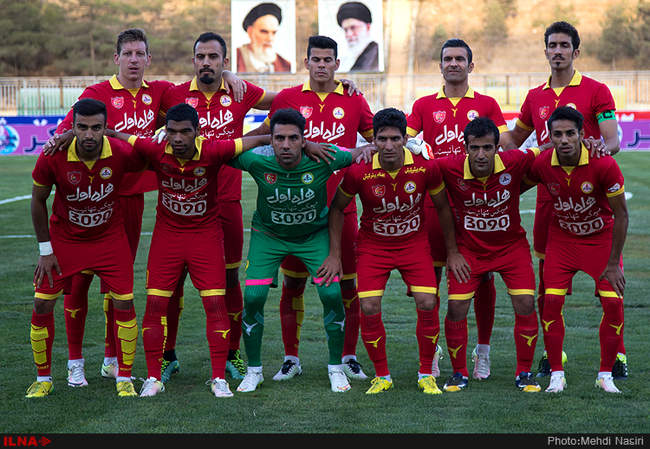 مسابقه فوتبال بین دوتیم نفت تهران و صنعت نفت آبادان