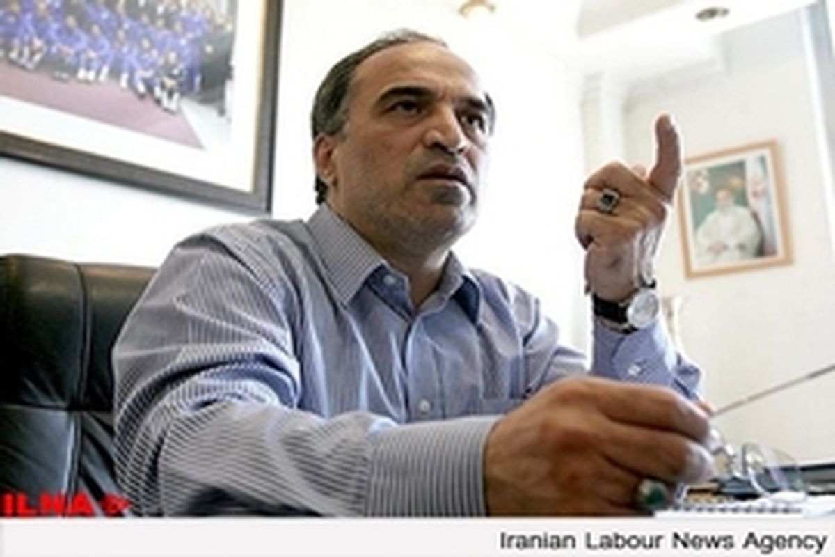 واعظ آشتیانی: معیاری برای تعیین مبلغ مربیان و بازیکنان نداریم / سرمایه گذاری روی کی روش بیهوده بود