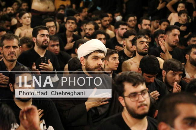 
مراسم عزاداری شب عاشورا در هیئت خادم الرضا(ع) قم