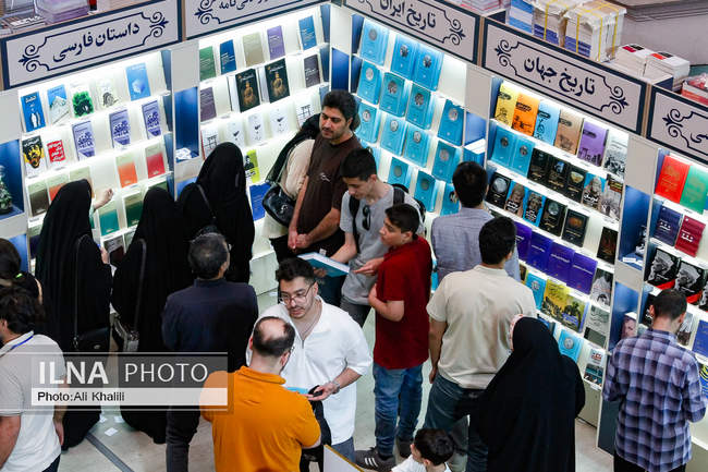 بازدید معاون اول رئیس‌جمهور از نمایشگاه کتاب تهران