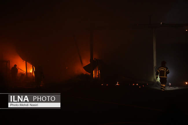 آتش‌سوزی در بارانداز ۱۲ هزار متری در شوش 