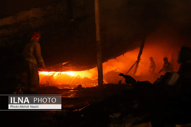 آتش‌سوزی در بارانداز ۱۲ هزار متری در شوش 