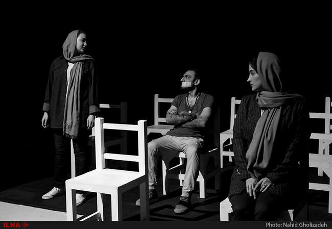 نمایش سندرم پای بیقرار در مشهد به روی صحنه رفت