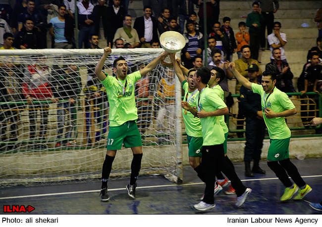 جشن قهرمانی تیم فوتسال تاسیسات دریایی در قرچک