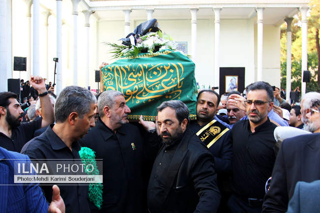 تشییع پیکر استاد فرشچیان در اصفهان