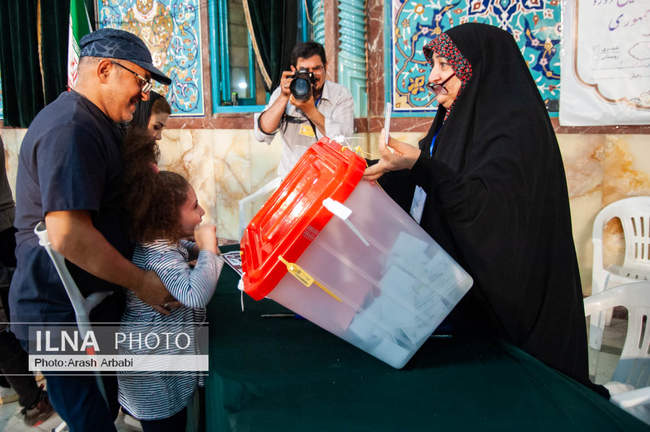 ساعات پایانی رای گیری دور دوم انتخابات ریاست جمهوری در حسینیه ارشاد/ 