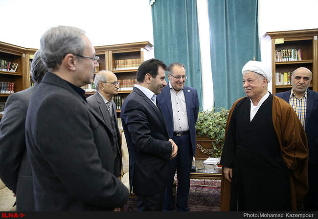 دیدار روسا و منتخبین علمی مؤسسه تحقیقات واکسن و سرم‌سازی رازی با
آیت الله هاشمی رفسنجانی