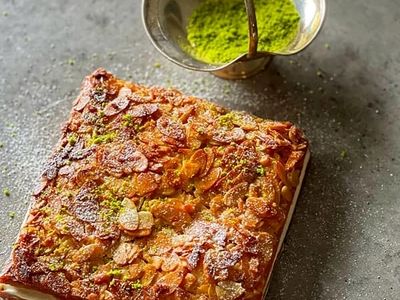 تجربه ای  لذیذ با کیک نیش زنبوری