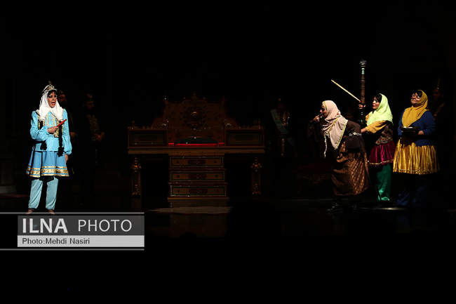 نمایش «باغ شب‌نمای ما» به کارگردانی هادی مرزبان