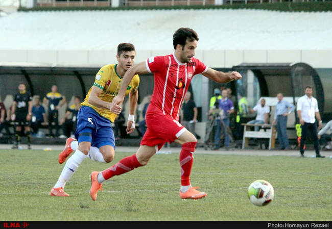 دیدار تیم های فوتبال سپیدرود رشت و صنعت نفت آبادان