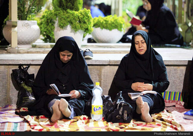 مراسم احیای شب بیست و سوم ماه مبارک رمضان در گلستان شهدای اصفهان 