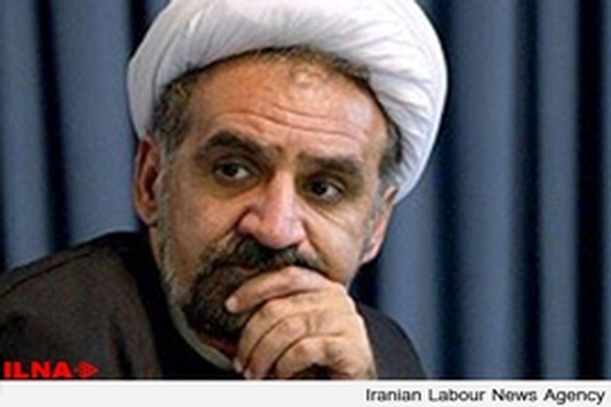 افراطیون سلایق سیاسی خودشان را به امام(ره) نسبت می‌دهند
