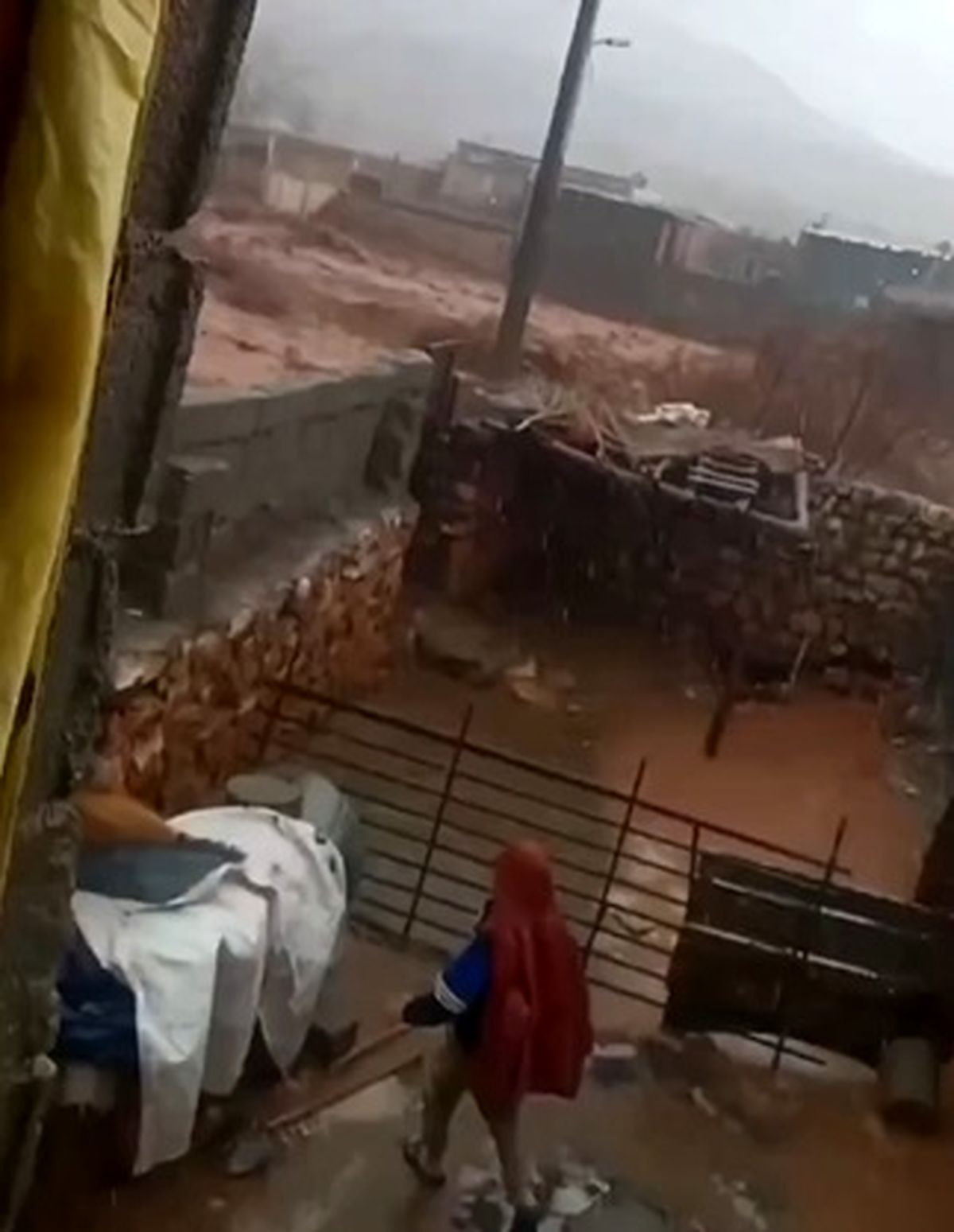 لحظه هولناک ورود سیل به روستای داربدره، منطقه سرفیروزآباد استان کرمانشاه + فیلم
