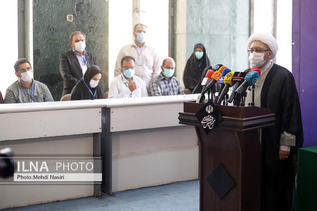 حضور آیت‌الله آملی لاریجانی و سیداحمد خاتمی پای صندوق رای