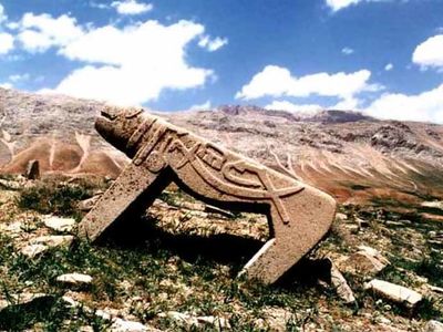 دورانی که شیرهای سنگی غرق می‌شوند