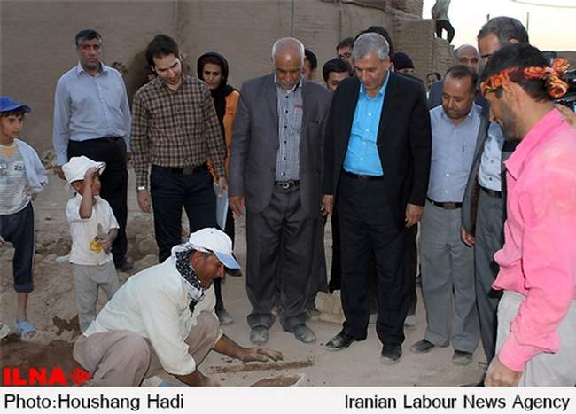 بازدید علی ربیعی وزیر تعاون، کارو رفاه اجتماعی از کوره پزخانه های شه�