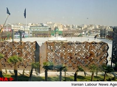 زیبا سازی میدان امام حسین۴۰۰ مغازه را از کسب و کار انداخته است