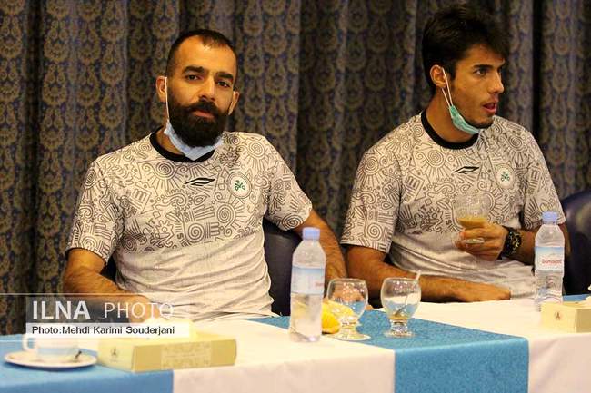 دیدار استاندار اصفهان با مدیریت کارخانه و اعضای تیم فوتبال ذوب آهن  