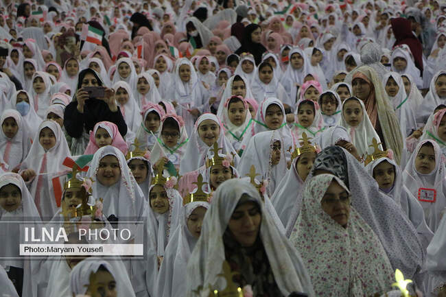 مراسم جشن تکلیف ۵ هزار نفری دختران تبریز