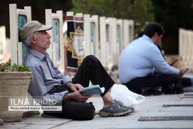 مراسم دعای عرفه در گلستان شهدای اصفهان