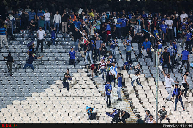 دیدار تیمهای استقلال تهران و تراکتورسازی تبریز