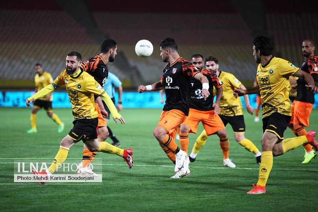 برد تیم فوتبال سپاهان  اصفهان برابر مس رفسنجان 