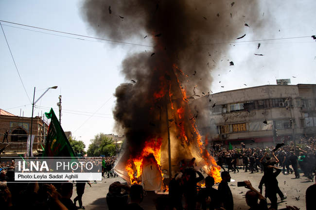 مراسم خیمه‌سوزان ظهر عاشورا در چهارراه گلوبندک تهران/1