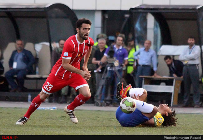 دیدار تیم های فوتبال سپیدرود رشت و صنعت نفت آبادان